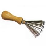 Do czyszczenia szczotek i grzebieni