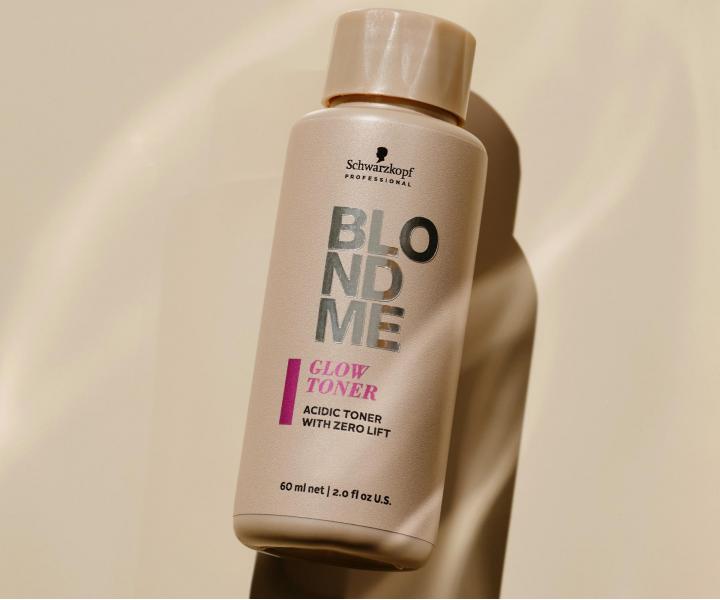 Pastelowy krem tonuj�cy Schwarzkopf Professional BlondMe Glow Toner Acidic Toner 7-01 Glossed Cedar - 60 ml - l�ni�cy cedr