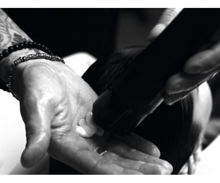 Delikatna odywka oczyszczajca nadajca wosom poysk Sebastian Professional Trilliance Conditioner - 250 ml