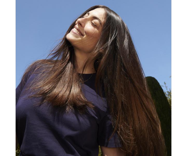 Maska nawil�aj�ca do w�os�w przet�uszczaj�cych si� Garnier Botanic Therapy Hair Remedy Magnetic Charcoal - 340 ml