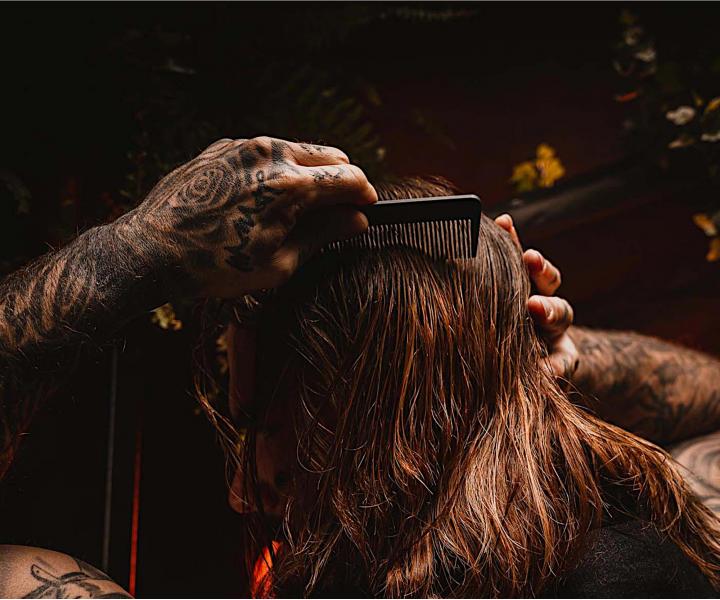 Karbonowy grzebie do wosw i brody Angry Beards Dual Comb