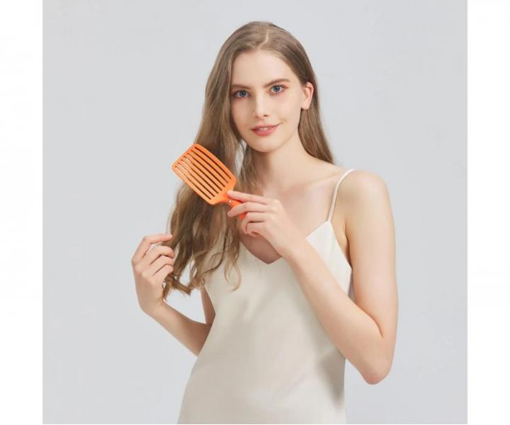 Szczotka do rozczesywania i suszenia w�os�w z w�osiem dzika i nylonowym Sister Young Ovia Hair Brush - pomara�czowa