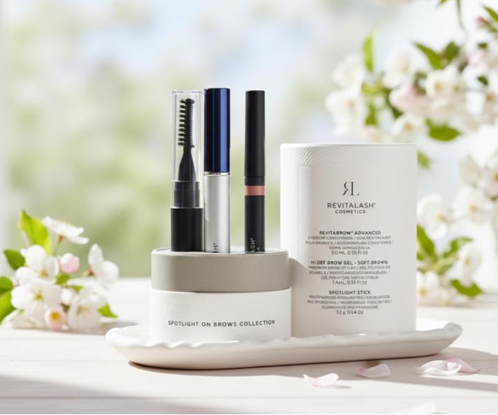 Zestaw upominkowy do brwi RevitaLash RevitaBrow Advanced - serum do brwi + �el utrwalaj�cy i wielofunkcyjny roz�wietlacz gratis