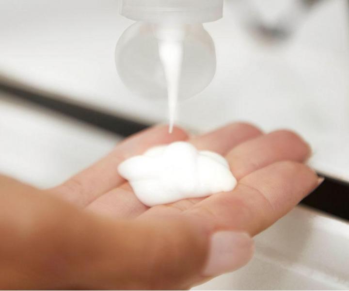 Seria regenerujca z olejem konopnym Paul Mitchell Tea Tree Hemp