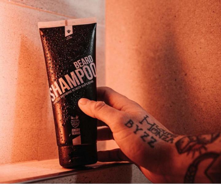 Szampon zmi�kczaj�cy do brody Angry Beards Beard Shampoo - 230 ml