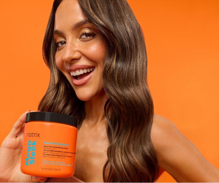 Maska wyg�adzaj�ca do w�os�w niesfornych Matrix Mega Sleek Smoothie Supreme Smoothing Mask - 500 ml