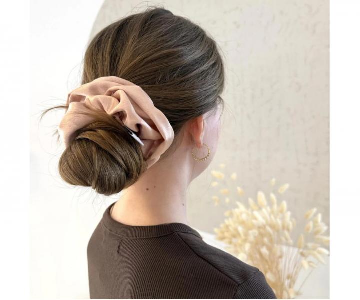 Ozdobna gumka satynowa do w�os�w Sister Young Scrunchie Lilu Champagne - szampa�ska