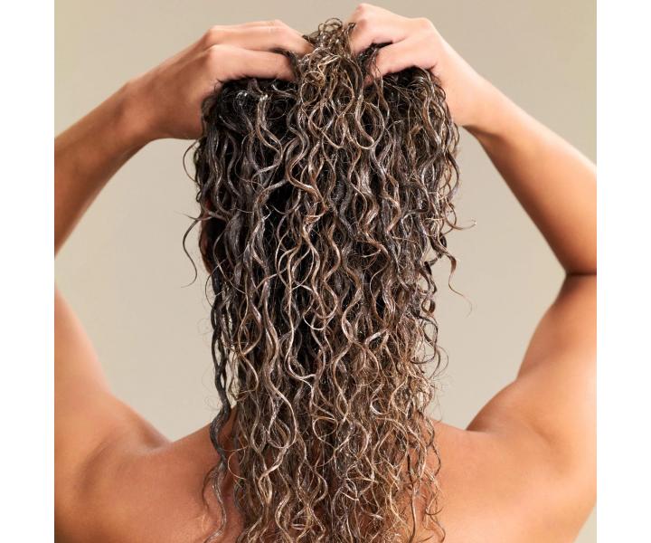 Od�ywka regeneruj�ca dla wzmocnienia w�os�w zniszczonych i farbowanych Neqi Build Boost Conditioner - 250 ml