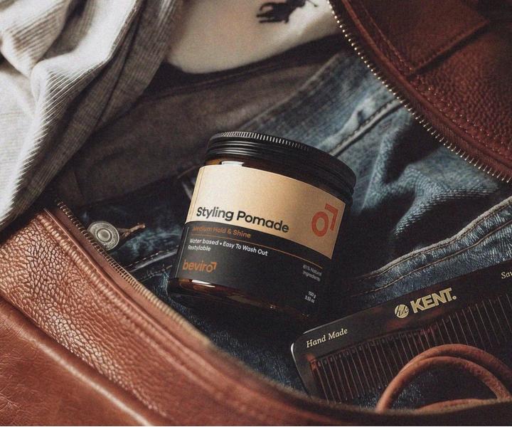 Pasta do stylizacji w�os�w nadaj�ca po�ysk i �rednie utrwalenie Beviro Styling Pomade Medium Hold & Shine - 100 g