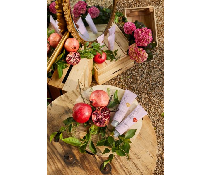 Odywcza maska koloryzujca Paul Mitchell Clean Beauty Color Depositing Treatment - czerwona - 150 ml