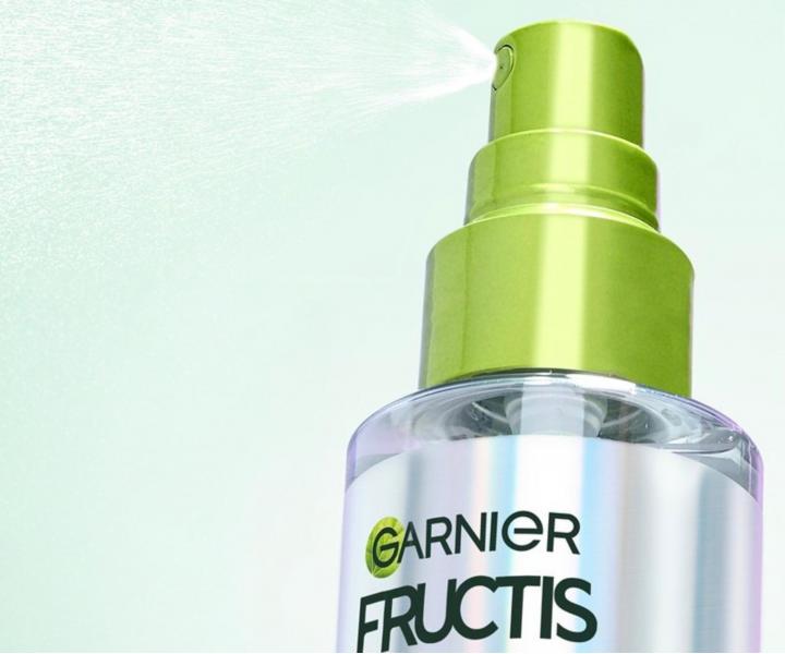 Termoochronne serum wyg�adzaj�ce w sprayu nadaj�ce w�osom l�ni�cy po�ysk Garnier Fructis Diamond Sleek Spray - 150 ml