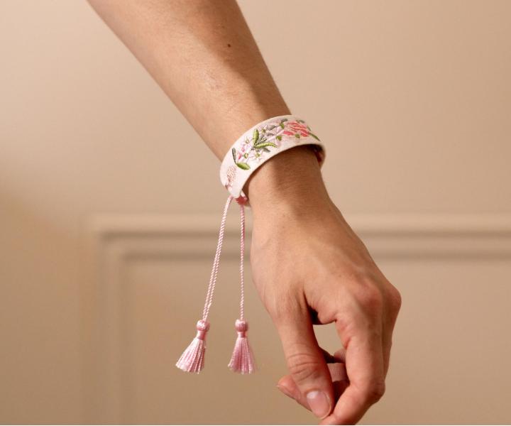 Zestaw upominkowy nawilajcy do wosw farbowanych Kerasilk Color Protecting + bransoletka gratis