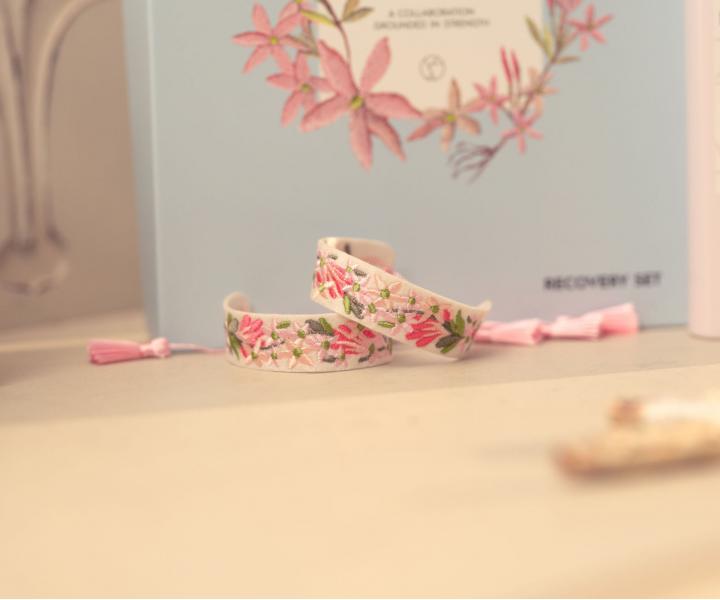 Zestaw upominkowy nawilajcy do wosw farbowanych Kerasilk Color Protecting + bransoletka gratis