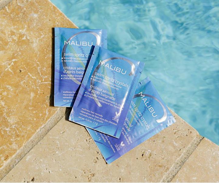 Preparat do usuwania chloru z wosw Malibu C Swim Spritz Crystals - 7 g