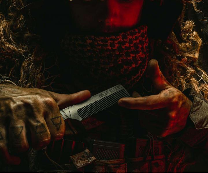 Karbonowy grzebie do wosw i brody Angry Beards Combat Comb