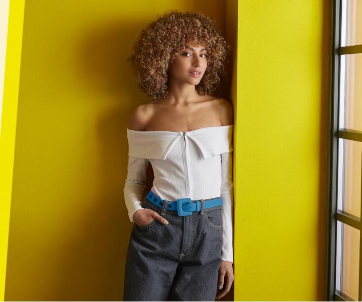 Pianka bez sp�ukiwania do w�os�w falowanych i kr�conych Yellow Professional Curls Curly Leave-In Mousse - 160 ml