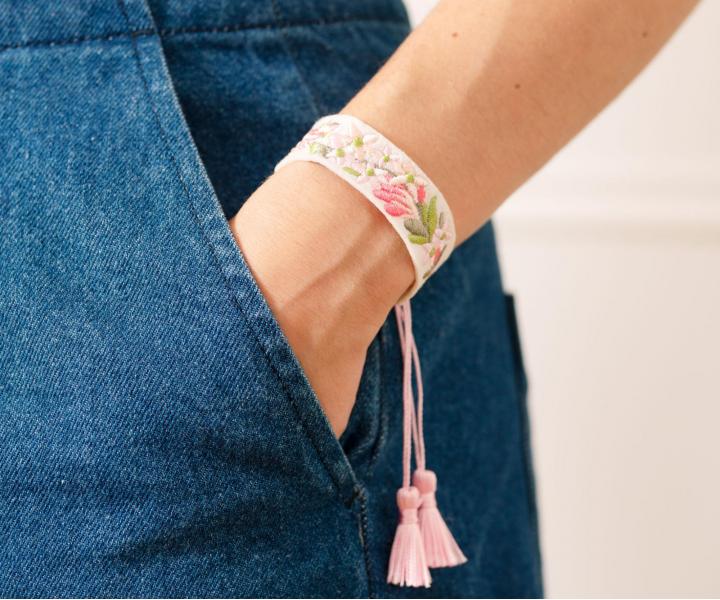 Zestaw upominkowy nawilajcy do wosw farbowanych Kerasilk Color Protecting + bransoletka gratis