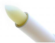 Balsam do ust z pantenolem Amoen� - �liwka - 4,2 g