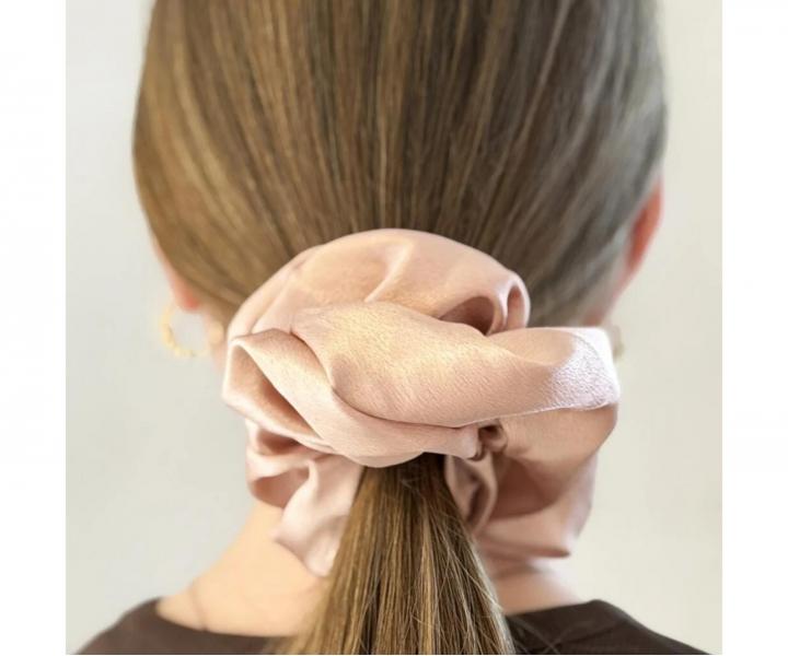 Ozdobna gumka satynowa do w�os�w Sister Young Scrunchie Lilu Champagne - szampa�ska